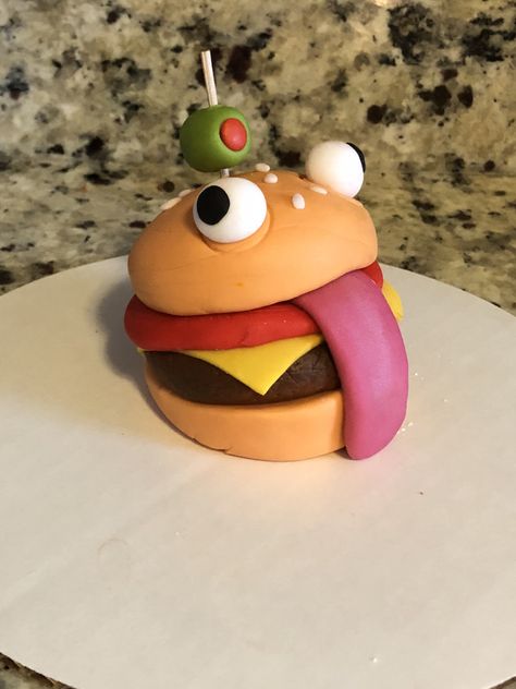 Fortnite Cake Durr Burger Fortnite Burger, Durr Burger Cake, Fortnite Banana Cake, Fortnite Wedding, Fortnite Ideas, Fortnite Diy, Fortnite Crafts, Fortnight Cake, Fortnite Cake