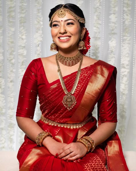 R A N Y A S A R E E S on Instagram: "மாங்கல்யம் தந்துனானே 3 Mua @beautyby_jenu Saree @ranyasarees Photography @concepts_bysugini Jewelery @aknjewellery Blouse…" Red Wedding Saree, Red Saree Wedding, South Indian Wedding Saree, South Indian Bride Saree, Kerala Bride, Bridal Sarees South Indian, Indian Bridal Sarees, Indian Bride Outfits, Hindu Bride