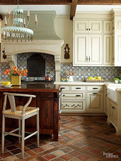 Kitchen Tile Texture, Tuscan Kitchens, Tuscan Tile, Tuscan Kitchen Design, Trendy Kitchen Tile, Old World Kitchens, Spanish Kitchen, Mediterranean Kitchen, Tuscan Design