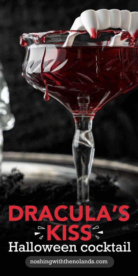 A dark red cocktail in a crystal glass with blood droplets and fangs on the side of the glass. Red Alcoholic Drinks, Vampire Halloween Party, Cocktails With Vodka, Halloween Dracula, Halloween Party Drinks, Vampire Ball, Vampire Party, Halloween Drinks Alcohol, Cocktail Shots