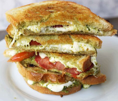 Best Panini Recipes, Sandwich Recipes Panini, Pesto Panini, Grilled Sandwiches, Mozzarella Sandwich, Caprese Sandwich, Panini Sandwich, Panini Recipes, Tomato Pesto