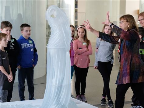 Mary Galvin was nervous about conducting her first tour as a docent with the Toledo Museum of Art in 2003. Did she know enough about the works of art she ... Museum Docent, Museum Guide, Toledo Museum Of Art, Museum Studies, Summer Life, Exhibition Space, The Works, Works Of Art, Museum Of Art