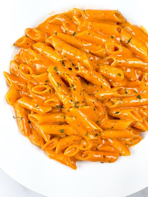 Gigi Hadid Pasta Recipe (Penne alla Vodka) Best Penne Alla Vodka Recipe, Gigi Hadid Pasta Recipe, Hadid Pasta Recipe, Pretty Pasta, Penne Alla Vodka Recipe, Gigi Hadid Pasta, Hadid Pasta, Penne Vodka, Pasta Alla Vodka