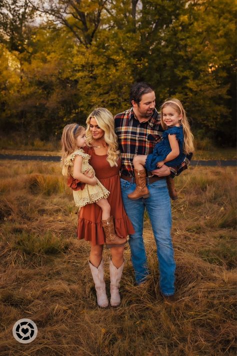 Women’s Fall Photoshoot Outfit, Family Pictures Matching Outfits Fall, Country Fall Family Photos, Fall Family Photo Ideas Outfits, Family Photo Outfits Burnt Orange, Fall Outfit Ideas Photoshoot, Cowboy Boots Family Photos, Fall Photoshoot Family Ideas, Burnt Orange Fall Family Pictures