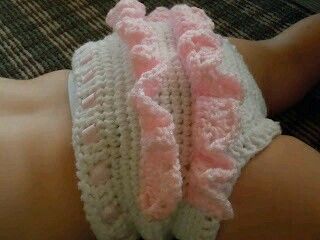 Diaper cover Crochet Baby Bloomers, Ruffled Baby Bloomers, Crochet Diaper Cover, Craft Crochet, Baby Converse, Ruffle Bloomers, Crochet Ruffle, Crochet Baby Girl