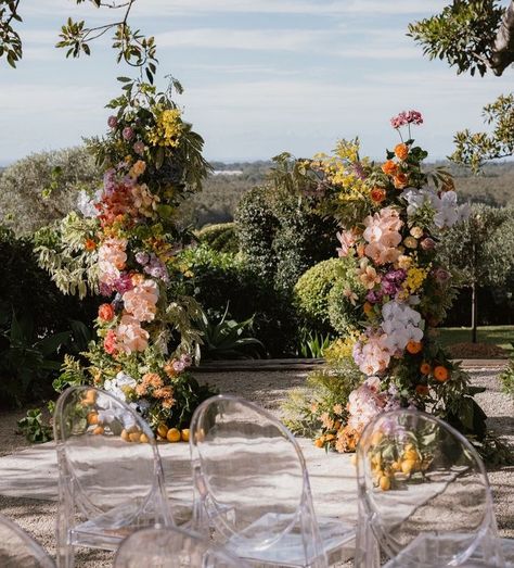 Freestanding Floral Arch, Floral Pillars Wedding, Wedding Flower Ceremony, Outdoor Floral Arrangements, Unique Wedding Arch, Ceremony Installation, Wedding Ceremony Backdrop Outdoor, Flower Arch Wedding, Wedding Flower Arch