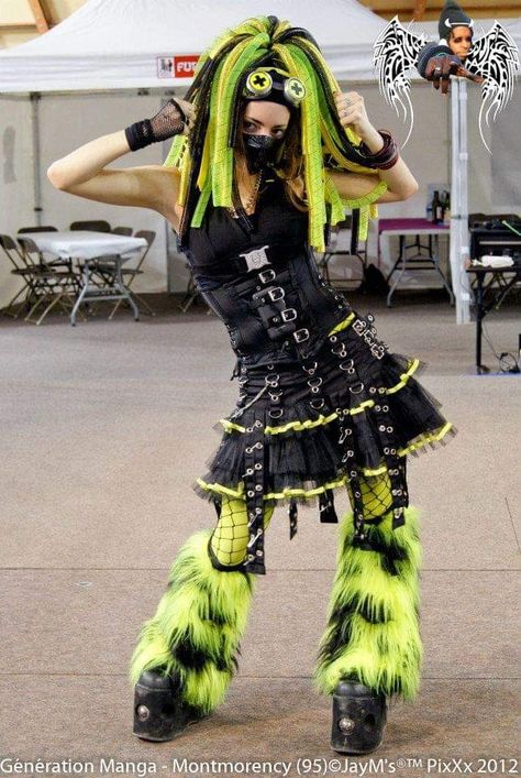 Cybergoth Outfits, Techno Clothes, Cybergoth Fashion, Goth Outfit Ideas, Goth Subculture, Harajuku Fashion Street, Cyberpunk Girl, Goth Look, Hippie Style Clothing