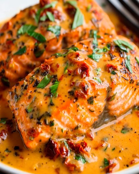 Marry Me Salmon Recipe – Creamy, Easy & Delicious Dinner - optimal recipes Marry Me Salmon, Sun Dried Tomato Sauce, Seafood Dish Recipes, Easy Delicious Dinners, Salmon Dinner, Baked Salmon Recipes, Salmon Dishes, Fish Dinner, Salmon Recipe