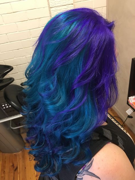 Chic and Sophisticated | Hair Color Ideas for Brunettes - Summer Hair Colors Sophisticated Hair Color, Teal Hair Highlights, Dark Teal Hair, Turquoise Hair Color, Sophisticated Hair, Colored Hairstyles, Short Blue Hair, Blue Purple Hair, Edgy Hair Color