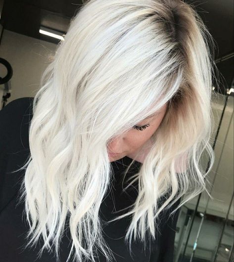 Fall Platinum Blonde Hair Color, Platinum Hair With Dark Roots, Platinum Hair With Shadow Root, Shadow Root Platinum Blonde, Platinum Blonde With Shadow Root, Platinum Blonde Hair With Shadow Root, Icy Blonde Hair With Shadow Root, White Ombre Hair, Blonde Styles