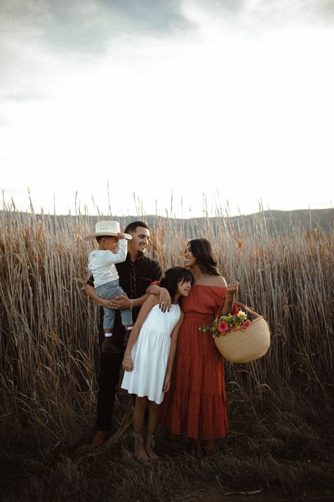 Family Photo Outfits Mexican, Vintage Family Photoshoot Outfits, Hispanic Family Aesthetic, Mexican Mom Aesthetic, Mexican Family Aesthetic, Mexican Family Pictures, Mexican Photoshoot, Future Collage, Ranch Family