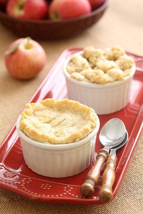 Mini Apple Pie For Two are baked in ramekins with a homemade pie crust and homemade apple pie filling. No special 6 inch pie pan needed! Apple Pie For Two, Pork Chop With Apples, Pies For Two, Individual Apple Pies, Ramekin Dessert, Ramekin Recipe, Savory Apple Recipes, Mini Apple Pie, Recipe Using Apples