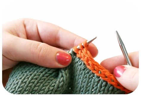 This free tutorial covers an I-Cord Bind Off (or Cast Off). It is also known as Applied I-Cord. Knitting Help, I Cord, Knitting Instructions, Bind Off, Knitting Tutorial, Knitting Techniques, Knit Or Crochet, Crochet Techniques, Knitting Stitches