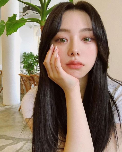 People With Green Eyes, Belle Makeup, Girl With Green Eyes, Korea Girl, Asian Eyes, Aesthetic Kpop, Green Aesthetic, Korean Makeup, Beautiful Eyes