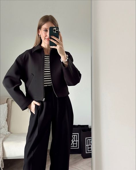 Black Outfit With White Jacket, Black And White Monochrome Outfits, Twill Jacket Outfit, Monochrome Outfit Black And White, White Monochrome Outfit, University Fits, Black Trousers Outfit, Black Fur Coat, Black And White Outfit