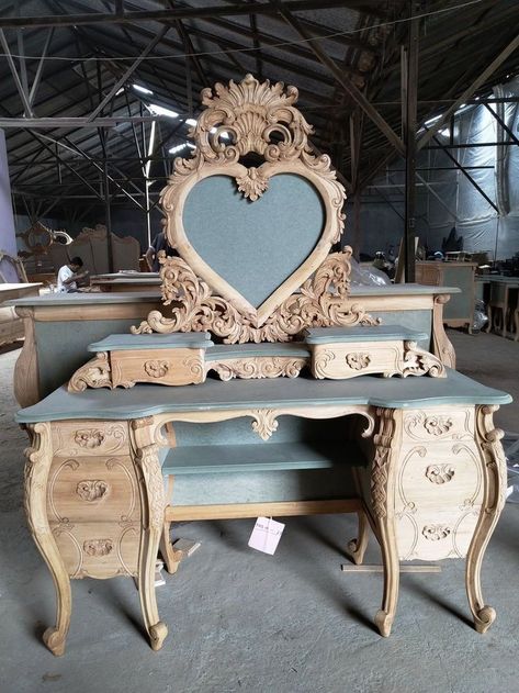 Rococo Bedroom Modern, Heart Furniture, Neat Furniture, Thrift Manifestation, Chic Dresser, Rococo Furniture, Modern Baroque, Future Bedroom, Store Room