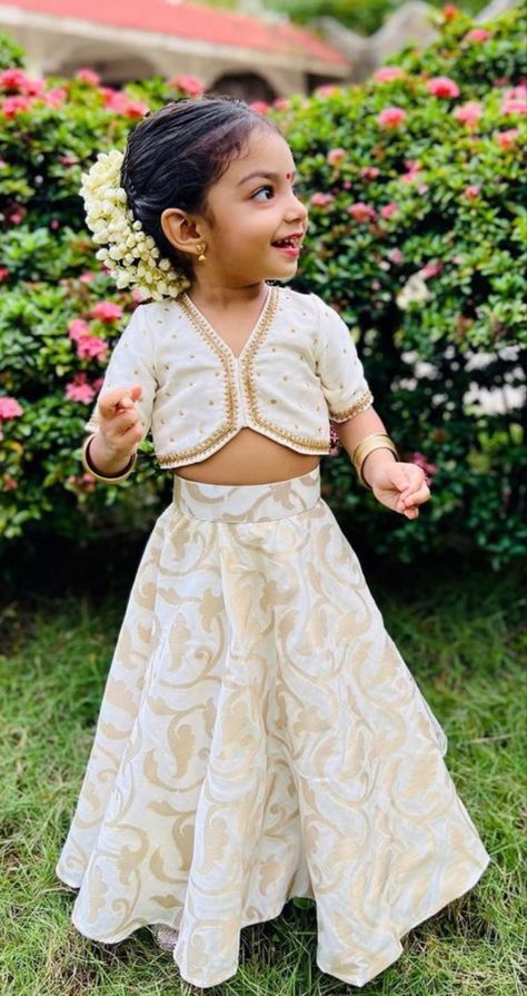 Kids Onam Dress Ideas, Baby Girl Traditional Dress Indian, Baby Girl Indian Outfit, Traditional Dresses For Kids Girl, Baby Girl Ethnic Wear Indian, Skirt And Blouse For Kids, Kids Traditional Wear Indian, Onam Dress For Kids, Onam Dress Ideas