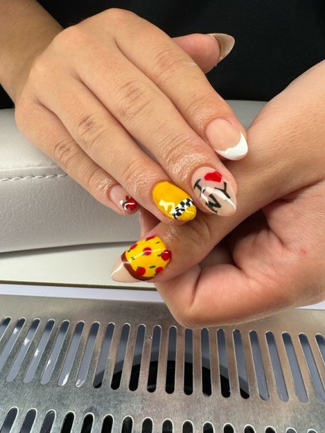 new york nail inspo Acrylic Nails For New York, Tweety Bird Nails, New York Nails Designs Nyc, New York Inspired Nails, Birthday Themed Nails, New York Nails, Ny Nails, Nyc Nails, Simple Gel Nails