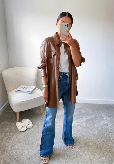 Cream Leather Shirt Outfit, Brown Leather Shacket Outfit, Brown Leather Shirt Outfit, Leather Button Up Shirt Outfit, Leather Shacket Outfit, Leather Shirt Outfit, Worship Outfits, Mode Dope, Oversized Shirt Outfit