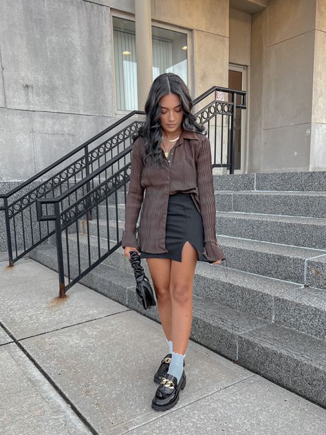 Cold Weather Outfits Loafers, Brown Houndstooth Skirt Outfit, Brown Heeled Loafers Outfit, Fall Outfits With Loafers, Loafers For Women Outfit Dress, Cute Loafers Outfit, Loafers Outfit Black Women, Fall Loafers Outfit, Loafer Pumps Outfit