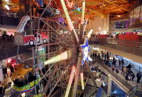 397509 01: Shoopers visit the recently opened Toys "R" Us flagship Times Square store November 19, 2001 in New York City. The store opened November 17th and features a ferris wheel and Jurassic Park theme area. (Photo by Mario Tama/Getty Images) Jurassic Park Theme, Toy Stores, Blockbuster Video, Good Wednesday, Theme Parks Rides, Nyc Christmas, 90s Childhood, Ancient Artifacts, Toys R Us