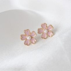 Cute Stud Earrings, Black Gold Jewelry, Daisy Studs, Flower Ear, Pink And Purple Flowers, Ear Earrings, Flower Stud Earrings, Flower Stud, Flower Earrings Studs