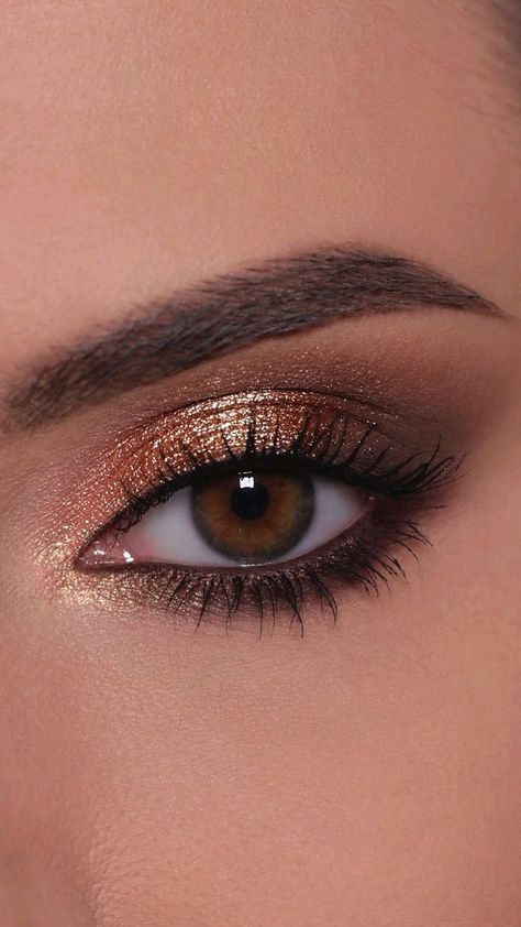 Gold Eye Makeup Looks, Gala Make Up, Smokey Eyeshadow Looks, Creamy Eyeshadow, Prom Eye Makeup, Beginners Eye Makeup, Smokey Eyeshadow, Smokey Eye Makeup Tutorial, Makeup Glitter