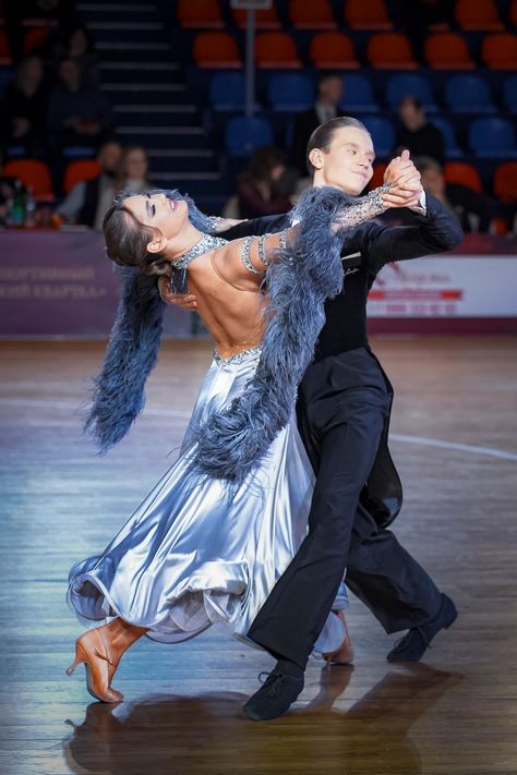 Latin Hairstyles, Ballroom Dress Inspiration, Danza Latina, Ballroom Dance Competition, Ballroom Hair, Ballroom Competition, Ballroom Dancer, Dance Makeup, Ballroom Dance Latin