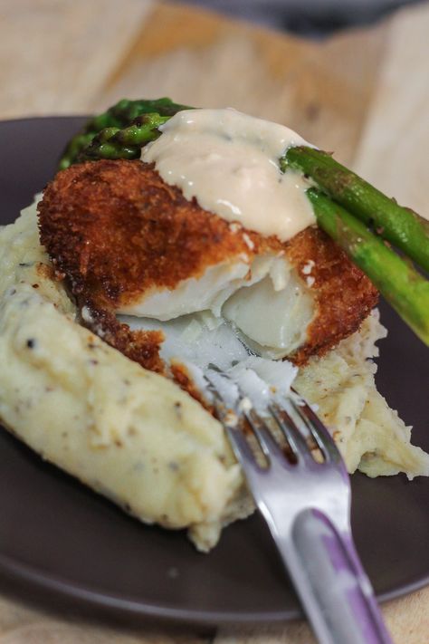 Crispy Cod, Creamy Chipotle Sauce, Fried Cod, With Mashed Potatoes, Cod Recipes, Chipotle Sauce, Pescatarian Recipes, Potato Dishes, Fish Dishes