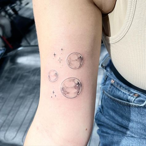 ᴊᴏʏ ᴛᴀᴛᴛᴏᴏ ᴠᴀɴᴄᴏᴜᴠᴇʀ | Bubbles✨ | Instagram Heart Bubbles Tattoo, Bubbles Tattoos, Bubble Star Tattoo, Bubble Bath Tattoo, For Good Tattoo Wicked, Tattoo Bubbles, Bubble Tattoo Ideas, Bubble Tattoo, Sparkle Tattoo