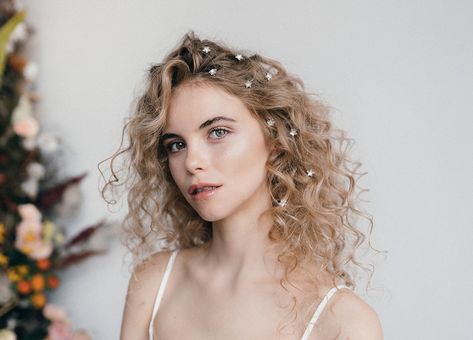 Wedding Hair Tips, Curly Bridal Hair, Wavy Beach Hair, Silver Hair Vine, Silver Hair Pin, Star Crystal, Curly Wedding Hair, Crystal Hair Pins, Star Hair