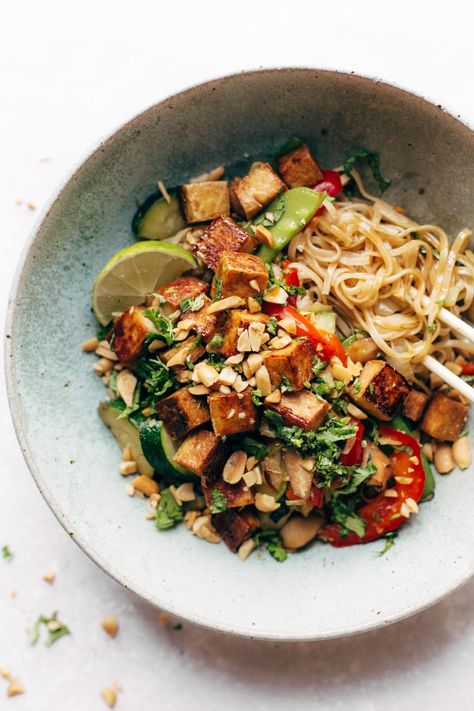 Back Pocket Stir Fry with Noodles - simplicity wins. brown rice noodles with tofu and all kinds of colorful veggies for a quick and easy dinner! vegan, vegetarian. #vegetarian #vegan #cleaneating #healthy #dinnerrecipe #yum | pinchofyum.com Easy Dinner Vegan, Stir Fry With Noodles, Noodles With Tofu, Brown Rice Noodles, Pinch Of Yum, Dinner Vegan, Rice Recipes For Dinner, Tofu Stir Fry, Stir Fry Noodles