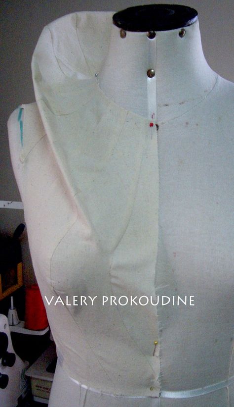 Valery Prokoudine Mode Origami, Draping Techniques, Fashion Draping, Detail Couture, Art Pinterest, Draped Collar, Fashion Sewing Pattern, Collar Pattern, Dress Sewing Patterns