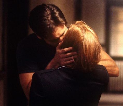 X-Files movie - deleted Mulder/Scully kiss! David And Gillian, Mulder Scully, Best Tv Series Ever, Future Photos, Fox Mulder, Dana Scully, David Duchovny, Gillian Anderson, X Files