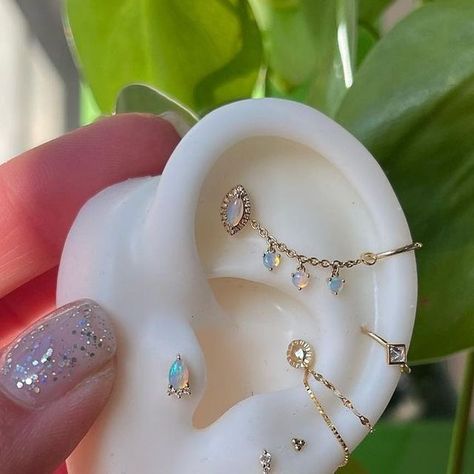 Wholesale Piercing Jewelry on Instagram: "Loving this gold and opal styling by @bpyesworld! Featuring @tetherjewelry, @emberbodyjewelry, @buddhajewelryofficial, @pupil.hall and our genuine pear Leia, dripping opals on a chain and Emma with marquise opal and natural diamond halo." Themed Ear Piercings, Whole Ear Piercing, Opal Tattoo, Opal Piercing, Opal Piercing Jewelry, Ear Styling, Opal Earring Stack, Opal Ear Styling, Opal Ear Piercings