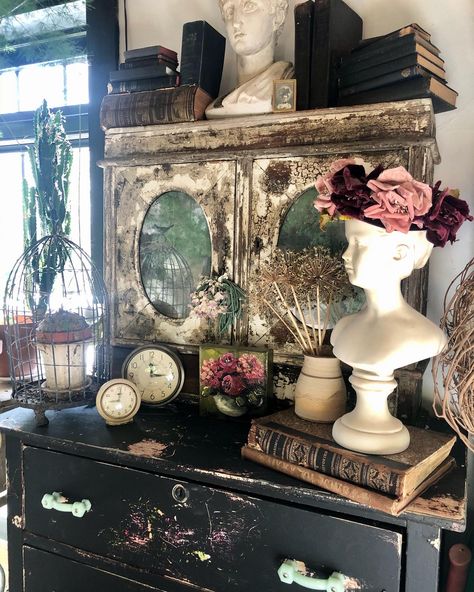 Garden Academia Aesthetic, Gothic Shabby Chic, Sunroom Art Studio, Boho Dressing Room, Walk In Closet Room, Dark Shabby Chic, Cottagecore Homes, Boho Maximalism, Black Shabby Chic