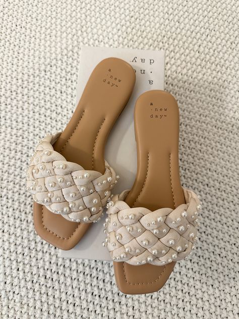 Kids Summer Shoes, Elegant Shoes Heels, Heels Design, Fancy Sandals, Supportive Sandals, Trendy Heels, Pretty Sandals, Shoes Heels Classy, Comfortable Walking Shoes