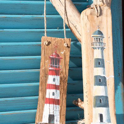 Driftwood Paintings, Wood Lighthouse, Lighthouse Drawing, Lighthouse Crafts, Driftwood Diy, Painted Driftwood, Driftwood Art Diy, Nautical Crafts, Driftwood Projects