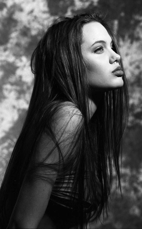 Angelina Jolie 90s, Vintage Foto's, Angelina Jolie Photos, 얼굴 그리기, Girl Interrupted, Model Shoot, Sara Sampaio, 90s Hairstyles, Model Inspo