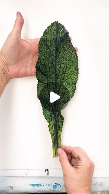 Ink Leaves, Printing With Leaves, Painting On Leaves, Painting On Leaf, Printing With Leaves On Fabric, Leaf Printing Art Ideas, Painting With Leaves, Art With Leaves, Leaf Printing