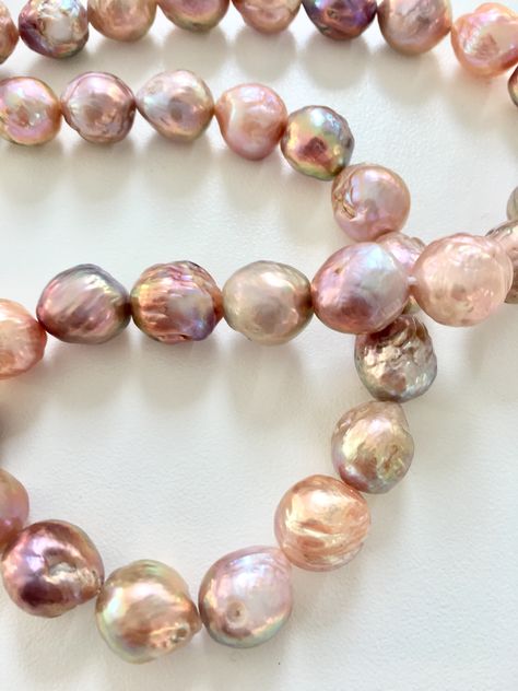 Beautiful Edison pearls in rainbow colors. Pearl necklaces and pearl bracelets by Danish brand Mermaid Stories from Copenhagen ❤︎ Colored Pearls Jewelry, Mermaid Egg, Colorful Pearls, Pearl Mermaid, Mermaid Stories, Colored Pearls, Edison Pearls, Pearl Bracelets, Pink Pearls