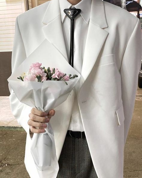 White Blazer Outfit Men, White Prom Suit, White Blazer Men, Men Formal Outfit, Casual Suits Men, White Blazer Outfits, Korean Suit, Wedding Outfit For Boys, White Wedding Suit