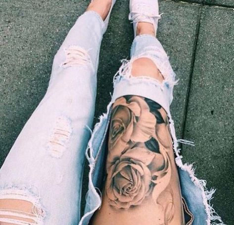 17 Sexy-As-Hell Thigh Tattoos That Will Make You Want To Show Off Your Legs Tattoo Bein Frau, Rosé Legs, Upper Leg Tattoos, Upper Thigh Tattoos, Tattoo Pierna, Rose Tattoo Thigh, Thigh Tat, Rose Flower Tattoos, Leg Tattoo Men