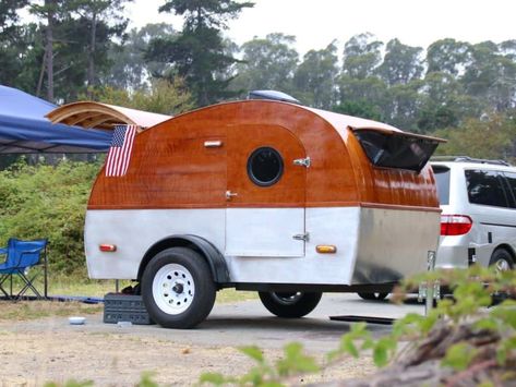 8 Amazing DIY Teardrop Trailer & Camper Kits Diy Teardrop Camper, Teardrop Trailer Camping, Diy Travel Trailer, Diy Teardrop Trailer, Teardrop Trailer Plans, Building A Teardrop Trailer, Teardrop Camper Plans, Rv Conversion, Small Camping Trailer