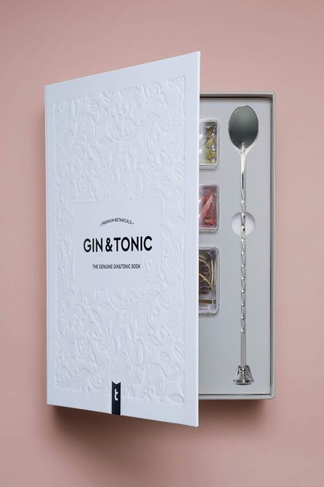 The Genuine Gin&Tonic Book – Packaging Of The World Spoon Packaging Design, Gin Tonic Gift Box Ideas, Book Packaging Gift, Book Packaging Ideas, Book Packaging Design, Creative Packaging Ideas, Box Design Ideas, Mixology Kit, Book Packaging