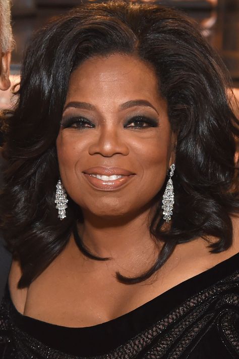 Oprah Winfrey- HarpersBAZAAR.com Oprah Winfrey Style, Lisa Raye, Interesting Earrings, African Faces, Oprah Quotes, Icon Inspiration, Sheer Dresses, Makeup For Moms, Dresses Luxury