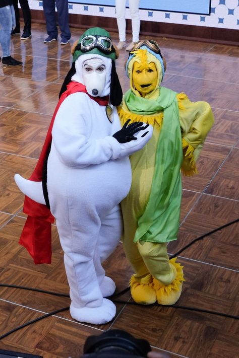 Pin for Later: The Today Show Went as Peanuts Characters For Halloween, and It's Adorable Hoda Kotb as Snoopy and Kathie Lee Gifford as Woodstock Woodstock Snoopy Costume, Snoopy And Woodstock Costume, Peanuts Costume, Woodstock Costume, Show Halloween Costumes, Snoopy Costume, Characters For Halloween, Peanut Costume, Kathie Lee Gifford