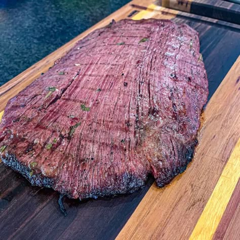 Smoked Flank Steak Smoked Flank Steak, Flank Steak Chimichurri, Bbq Smoker Recipes, Flank Steak Tacos, Smoked Recipes, Flank Steak Recipes, Steak Tacos, Pellet Grill Recipes, Traeger Recipes