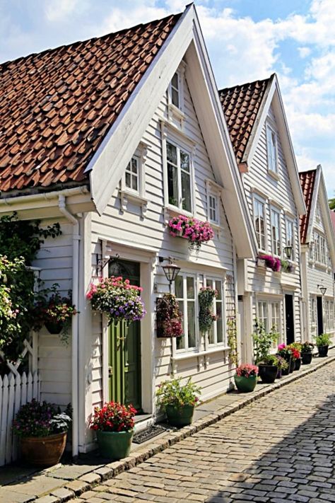 Scandinavian House Colors, Scandavian House, Scandinavian Building, Scandinavian Exterior House, Scandinavian Home Exterior, Scandinavian Style House, Scandinavian House Exterior, Norway Stavanger, Scandinavia House