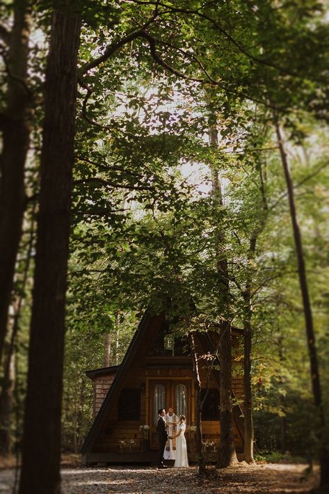 There was a real simplicity to this elopement day. From their rustic wedding colors to the a-frame cabin location–everything about their day was very intentional. There’s just something special about the smaller and more intimate feel of an elopement day. See how an a-frame cabin became this couple’s whimsical elopement getaway! A Frame Cabin Elopement, Cozy Elopement, Whimsical Elopement, Redwood Elopement, Minimalist Elopement, Pate Photography, Small Elopement Wedding, Rustic Elopement, Cabin Elopement